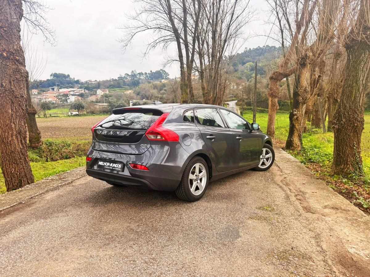 volvo-v40-2014-diesel-1560cc