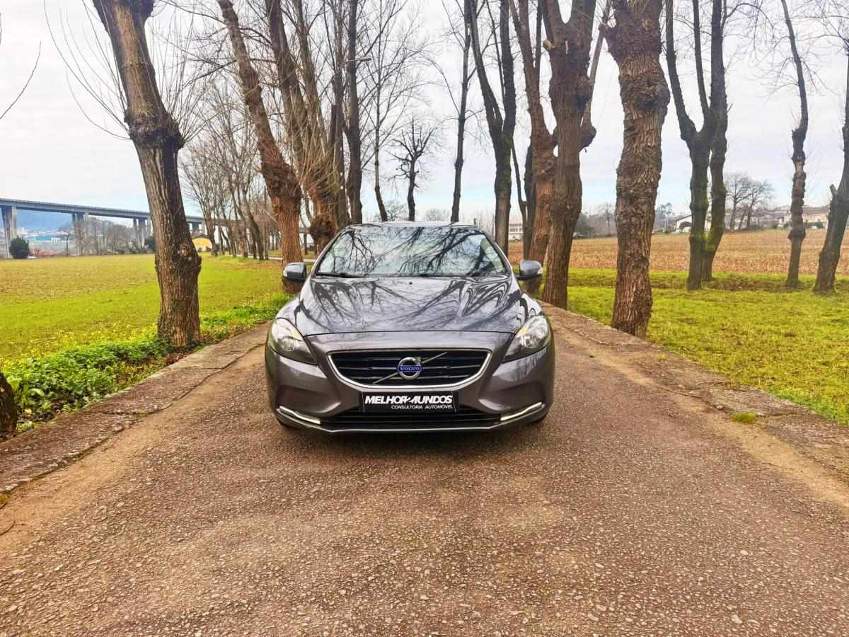 volvo-v40-2014-diesel-1560cc