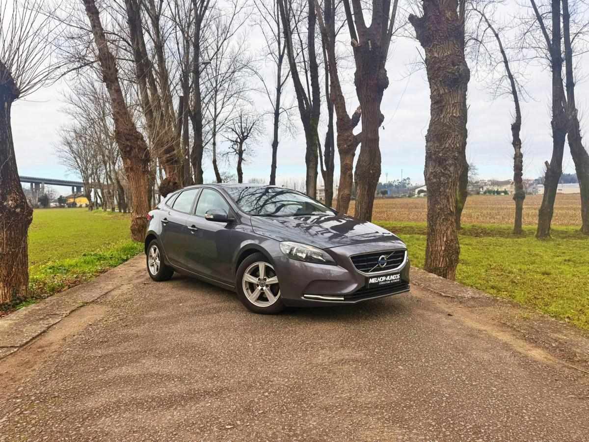 volvo-v40-2014-diesel-1560cc
