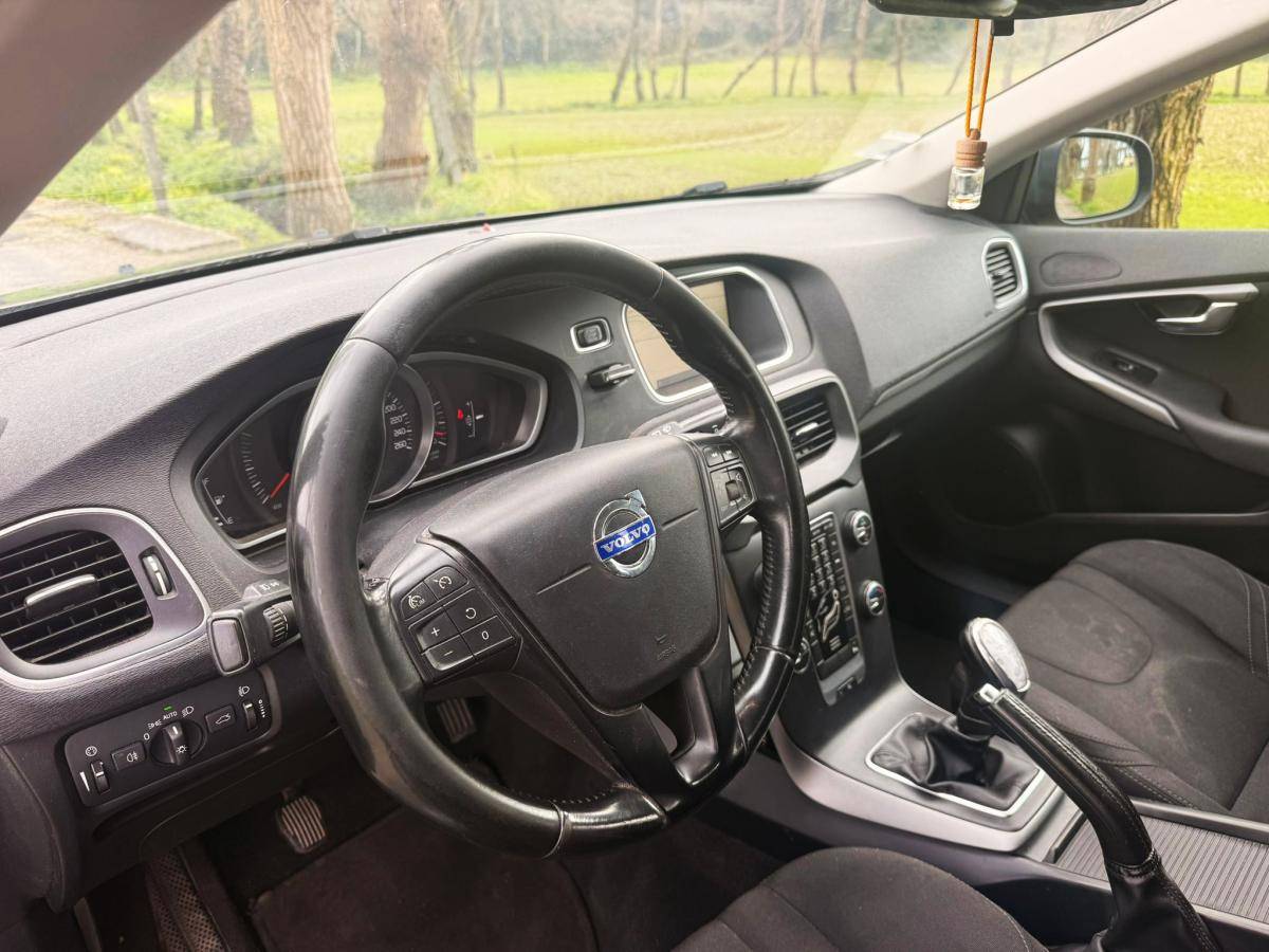 volvo-v40-2014-diesel-1560cc
