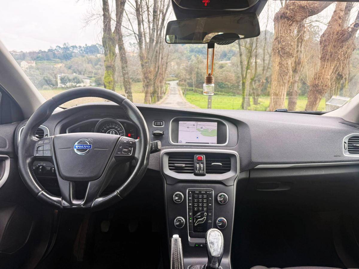 volvo-v40-2014-diesel-1560cc