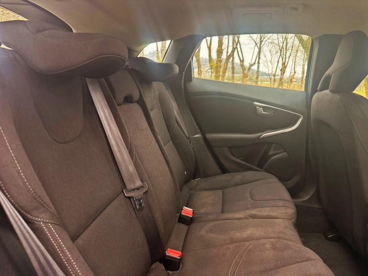 volvo-v40-2014-diesel-1560cc