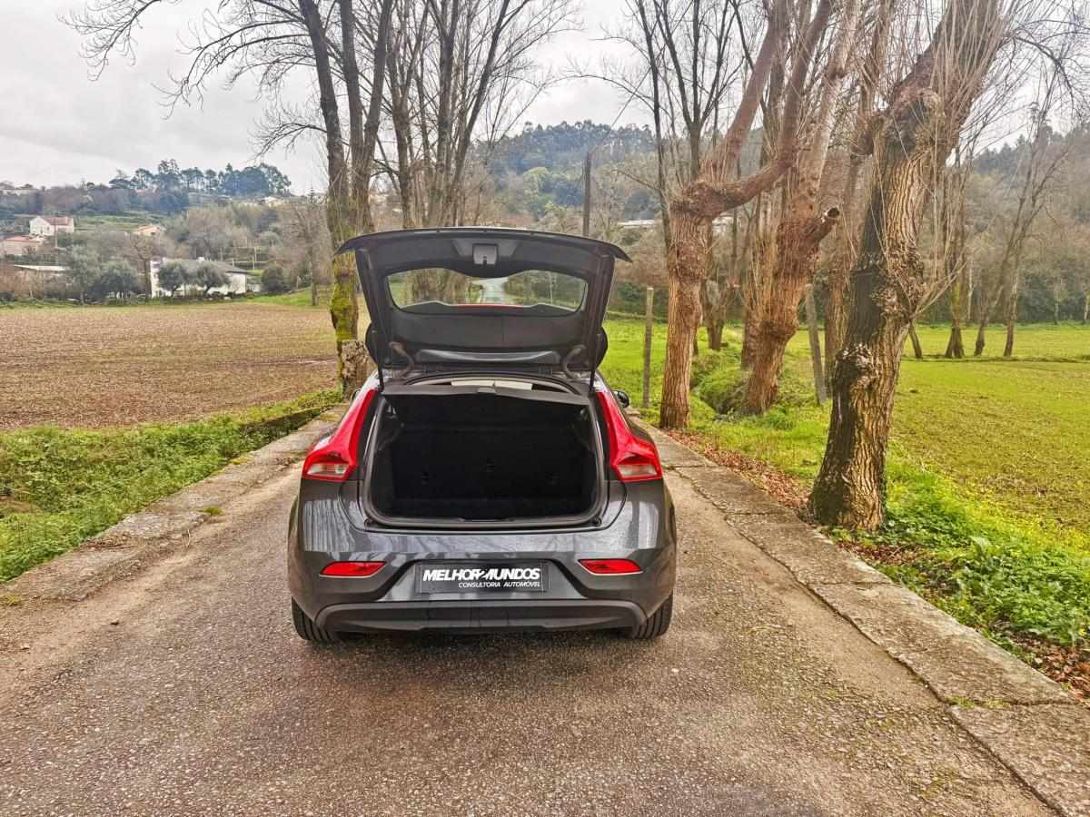 volvo-v40-2014-diesel-1560cc