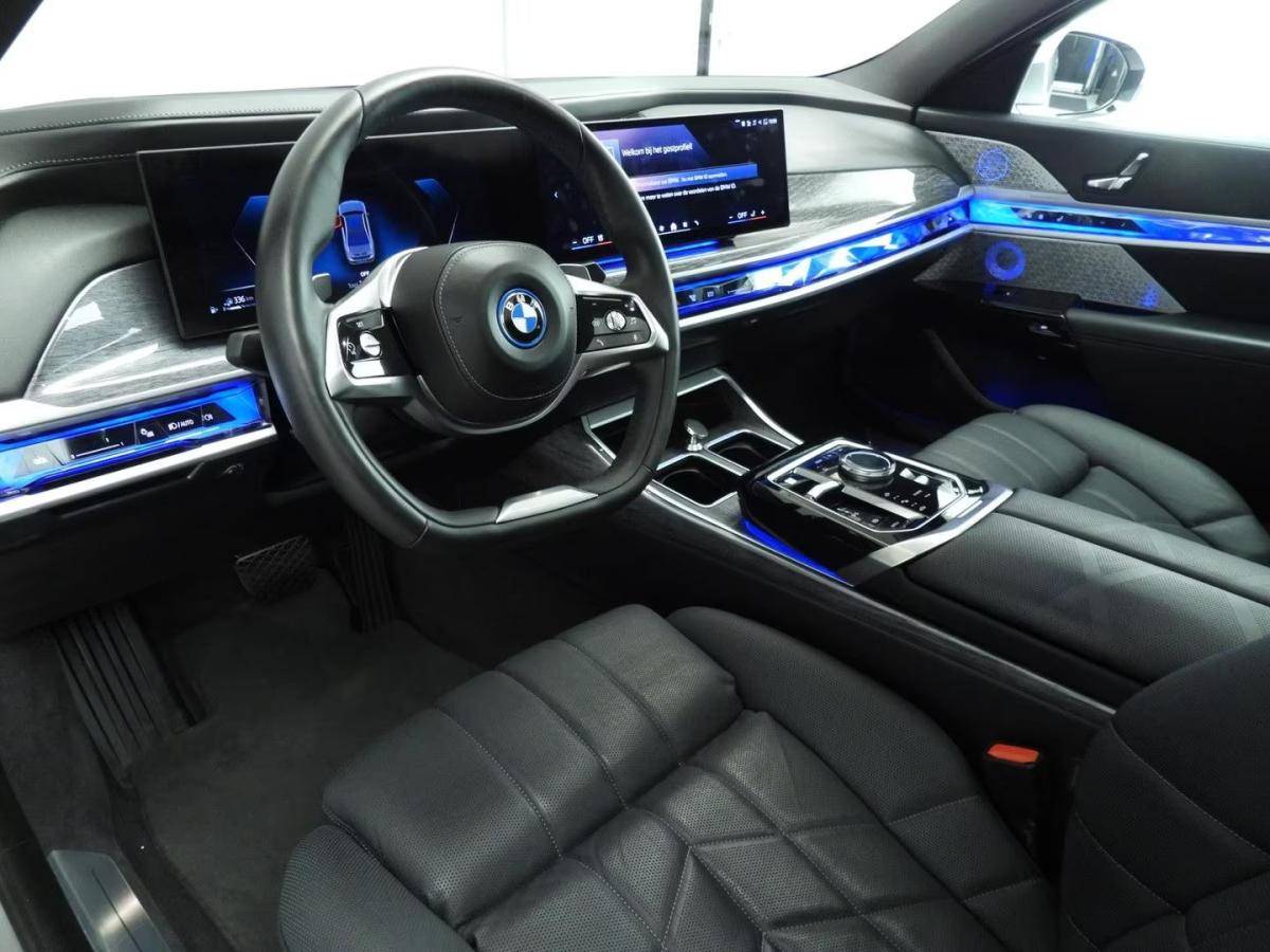 bmw-serie-7-2023-hibrido-a-gasolina-2998cc