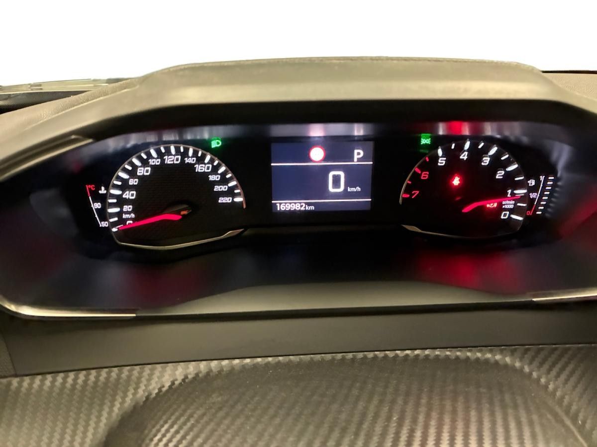peugeot-2008-2023-gasolina-1199cc