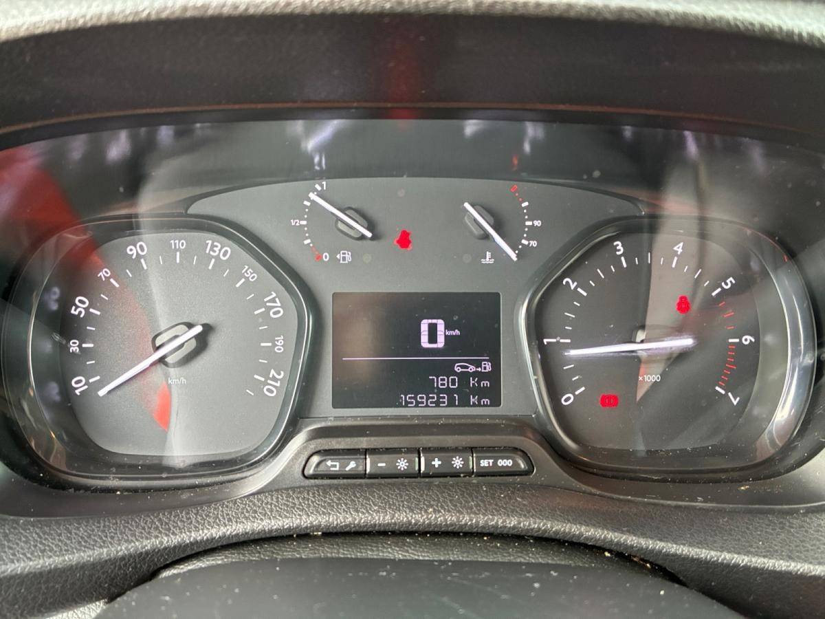 citroen-jumpy-2021-diesel-1499cc