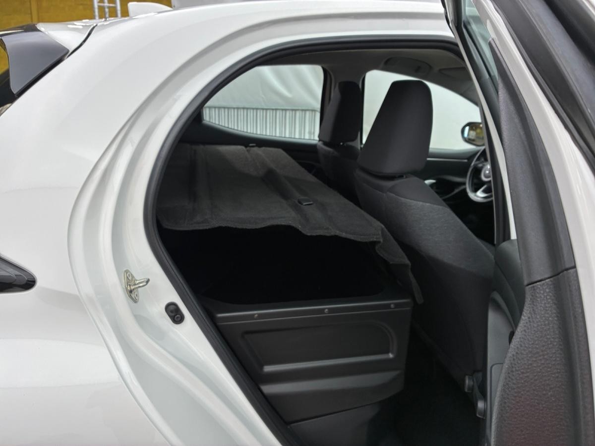 toyota-yaris-2022-hibrido-a-gasolina-1490cc