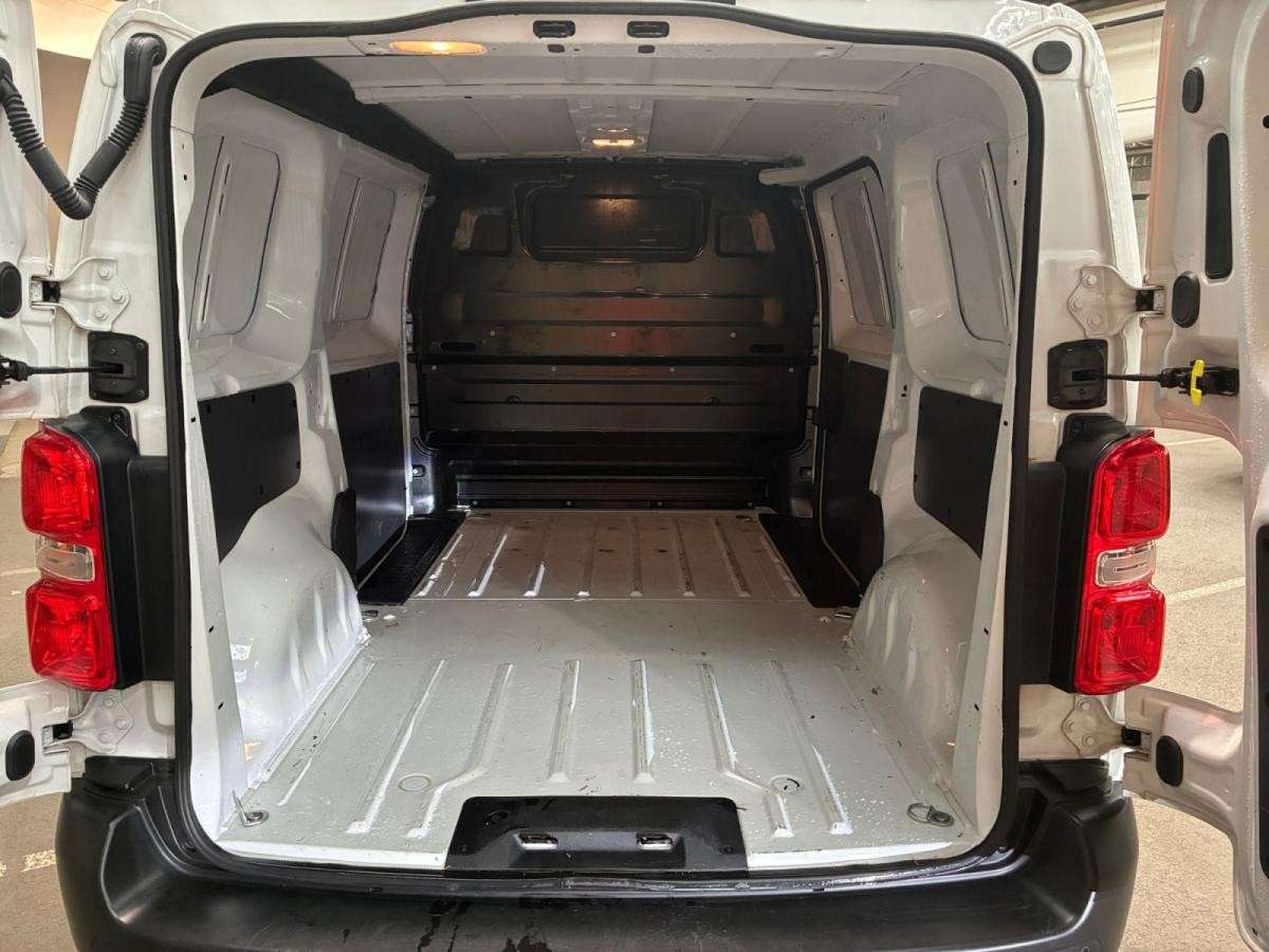 citroen-jumpy-2023-diesel-1499cc