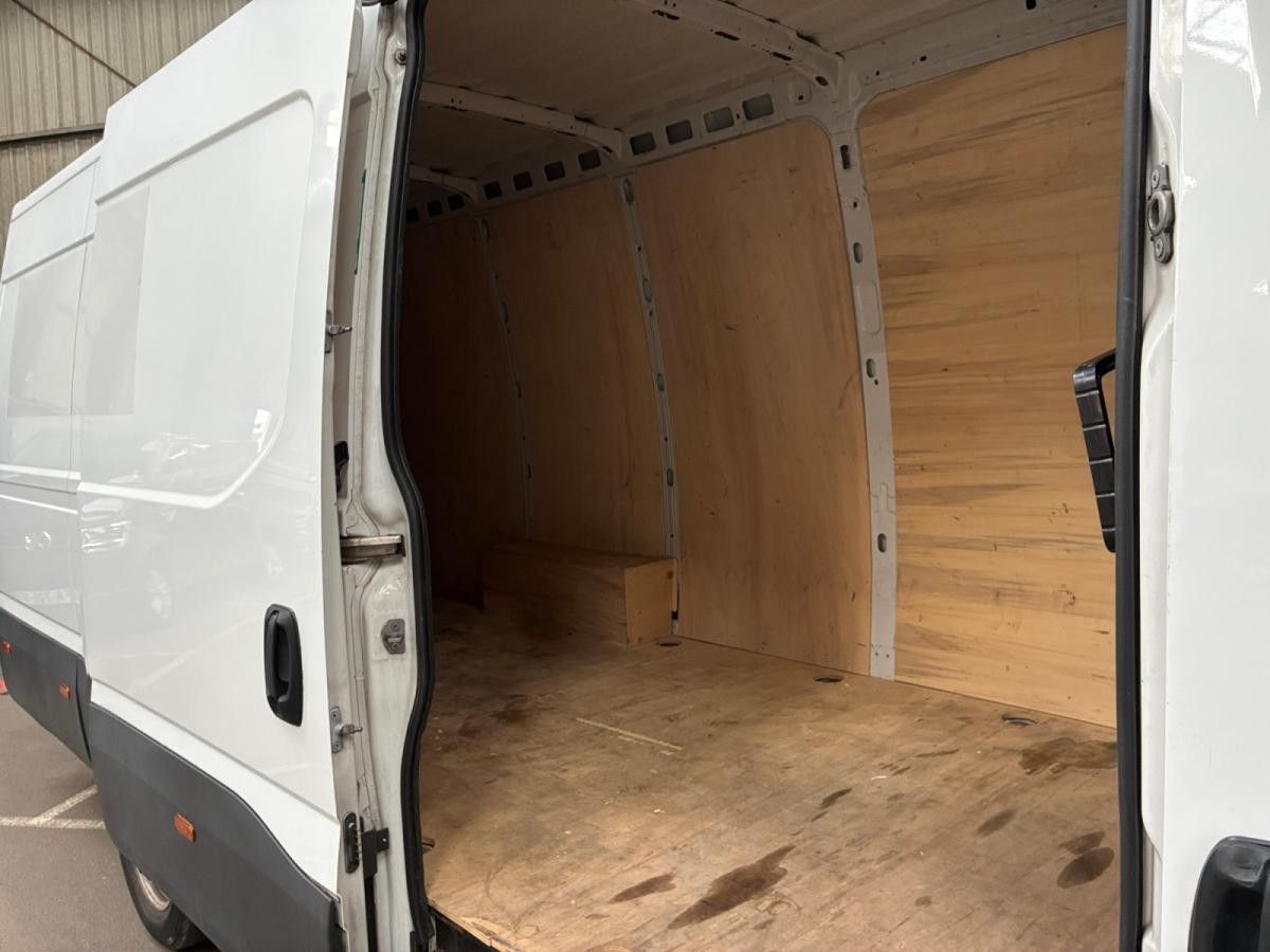 iveco-daily-2022-diesel-2287cc