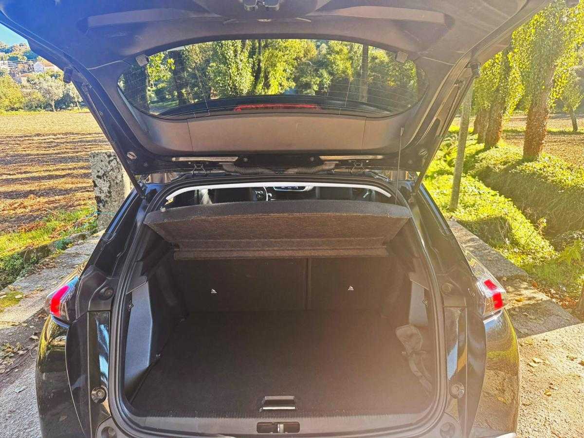 peugeot-2008-2021-diesel-1499cc