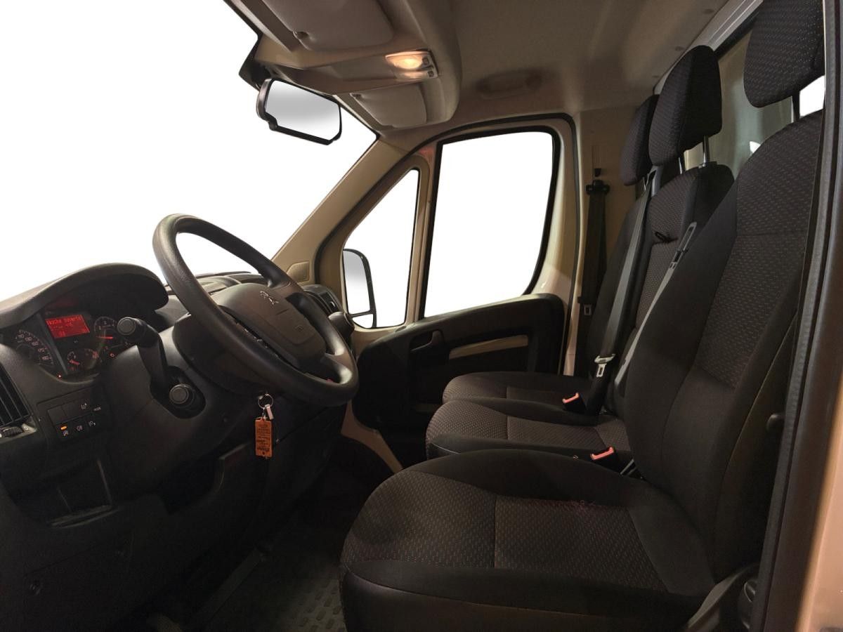peugeot-boxer-2023-diesel-2179cc