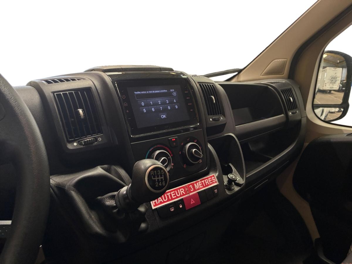 peugeot-boxer-2023-diesel-2179cc