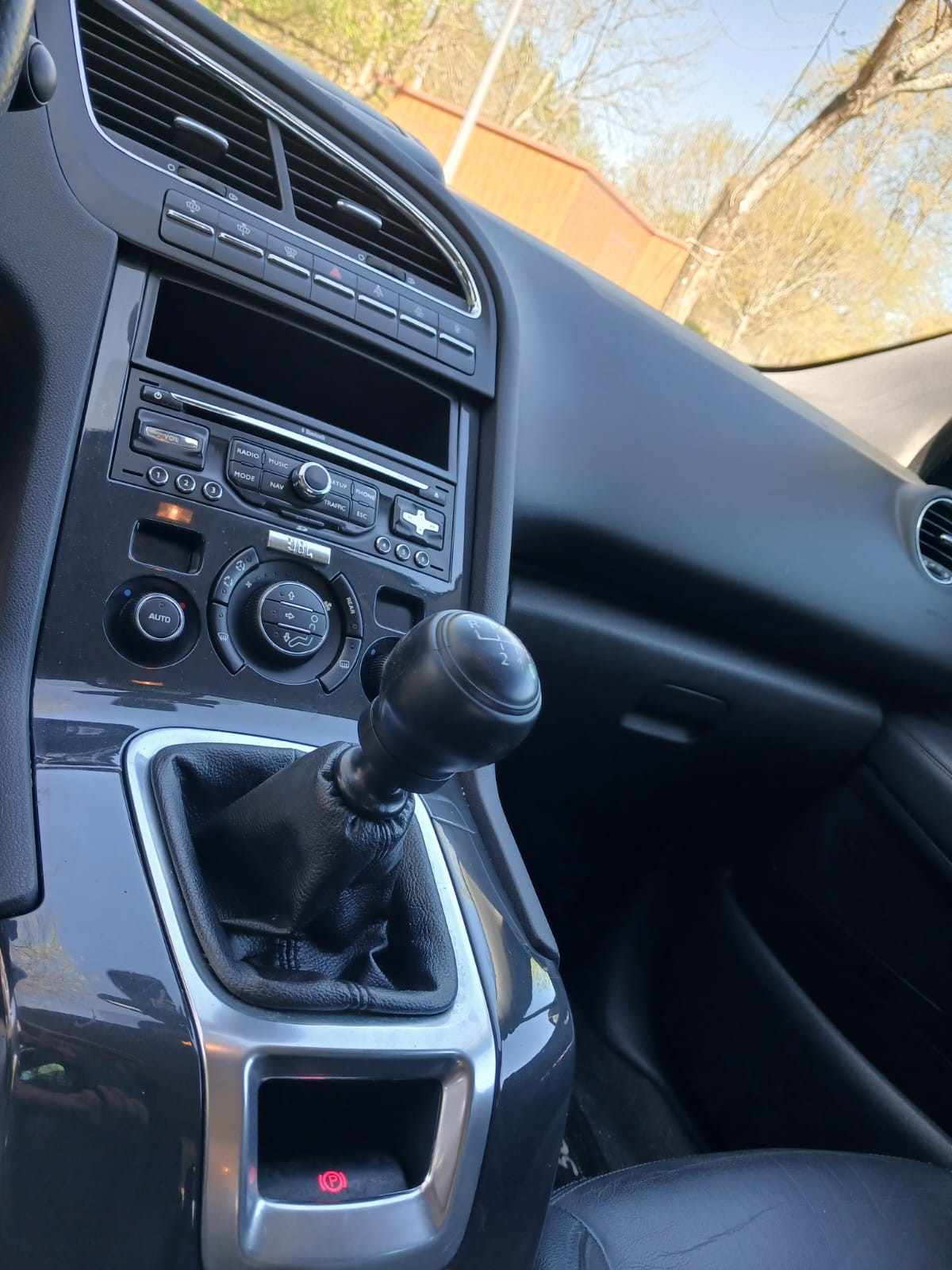 peugeot-5008-2011-diesel-1997cc