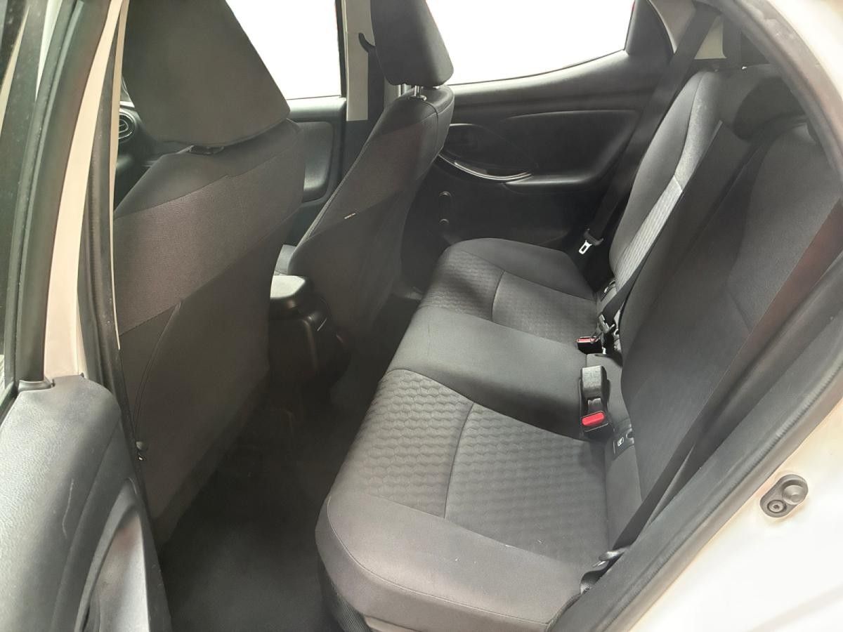 toyota-yaris-2021-hibrido-a-gasolina-1490cc