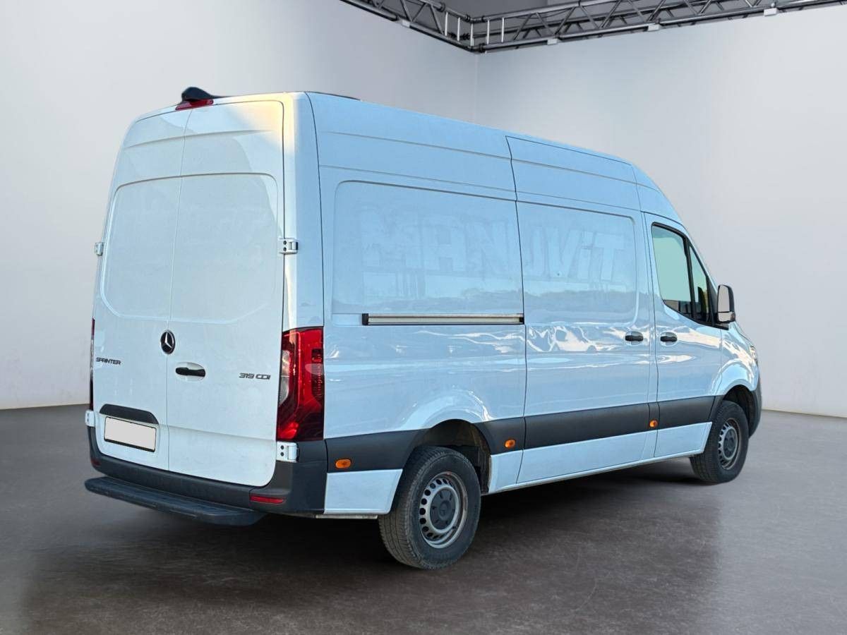 mercedes-benz-sprinter-2022-diesel-1950cc