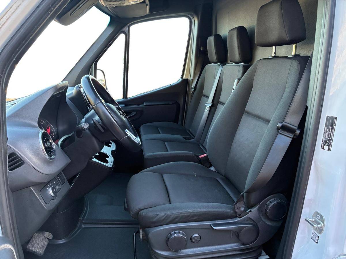 mercedes-benz-sprinter-2022-diesel-1950cc