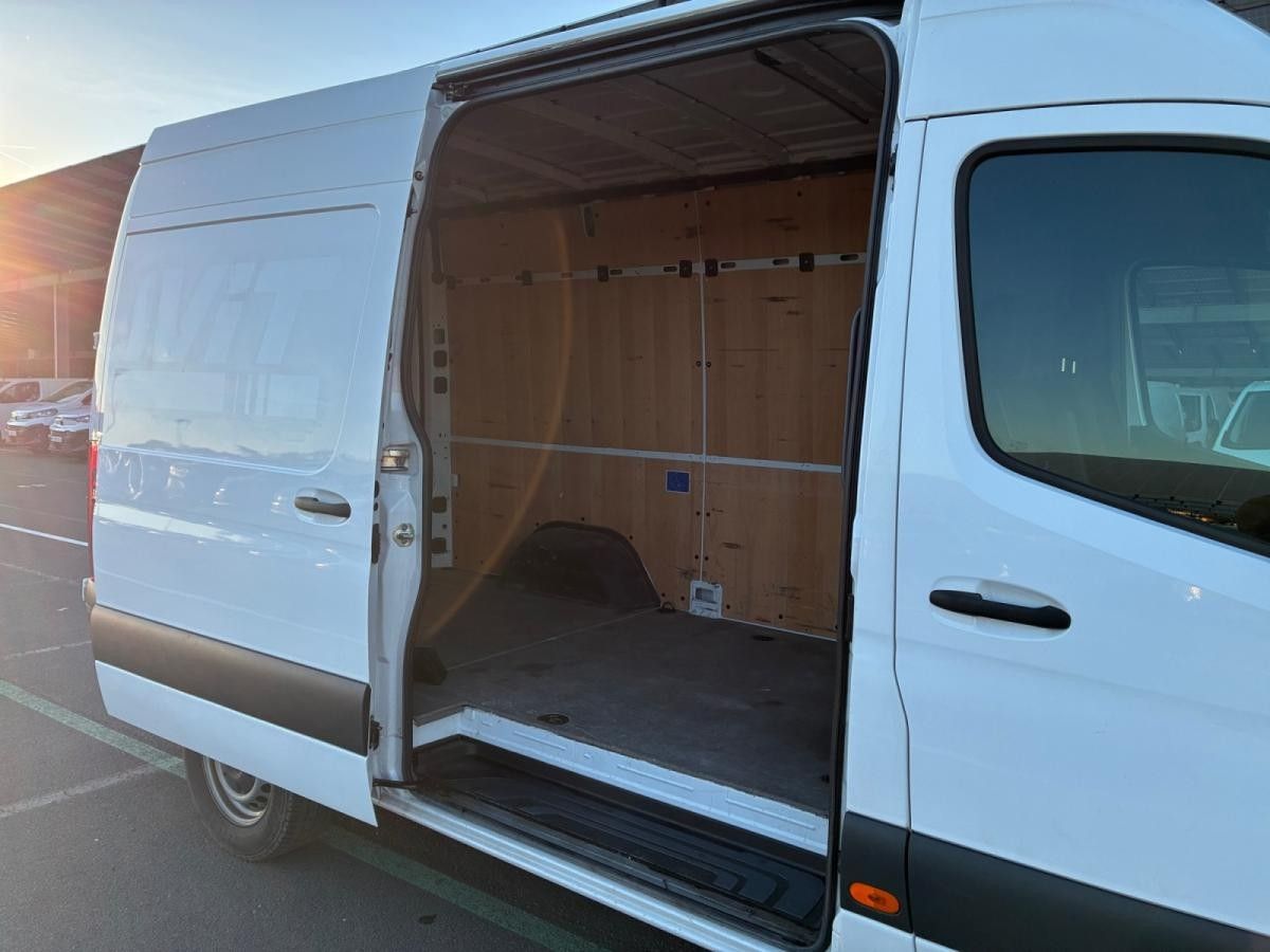 mercedes-benz-sprinter-2022-diesel-1950cc