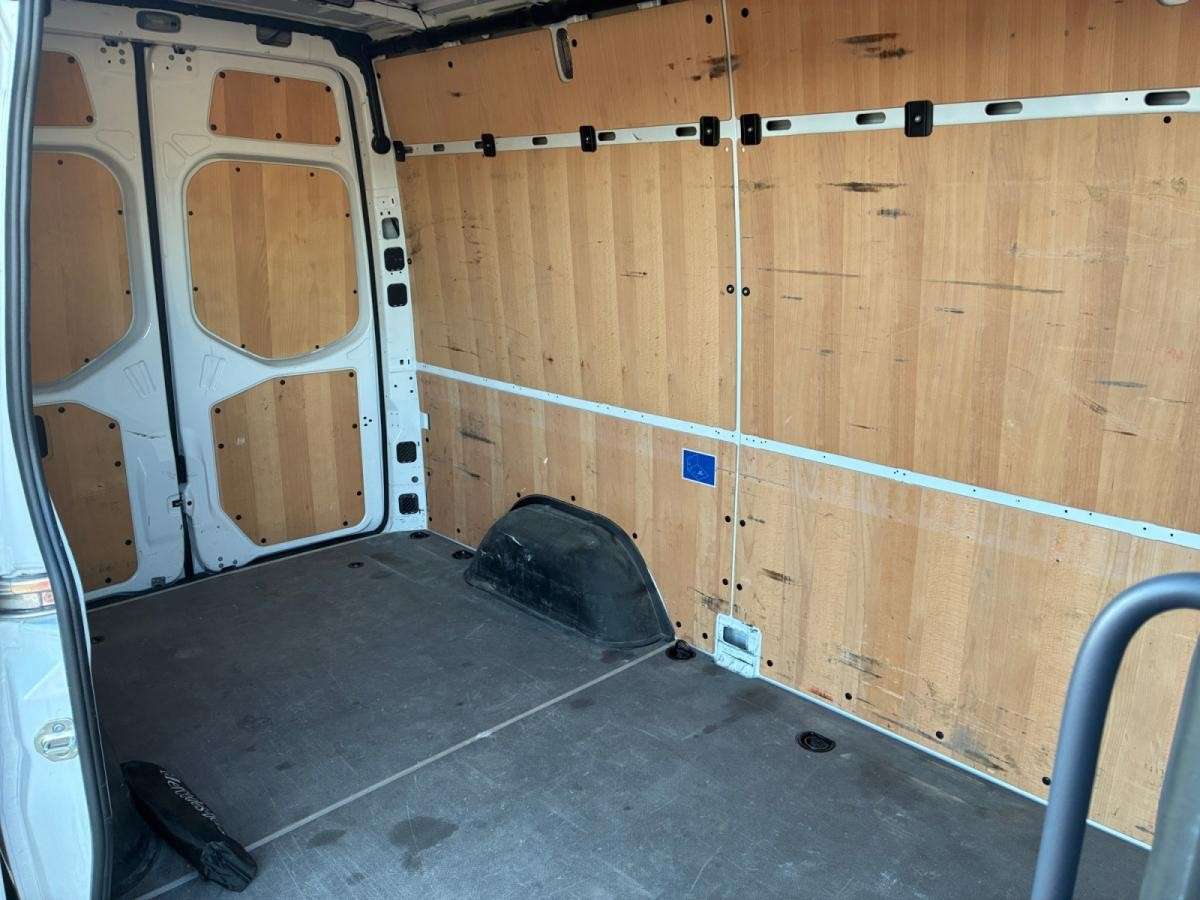 mercedes-benz-sprinter-2022-diesel-1950cc