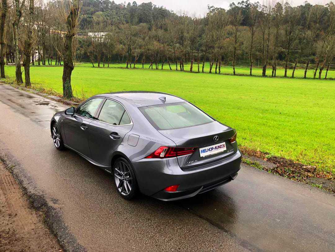lexus-is-2015-hibrido-a-gasolina-2494cc