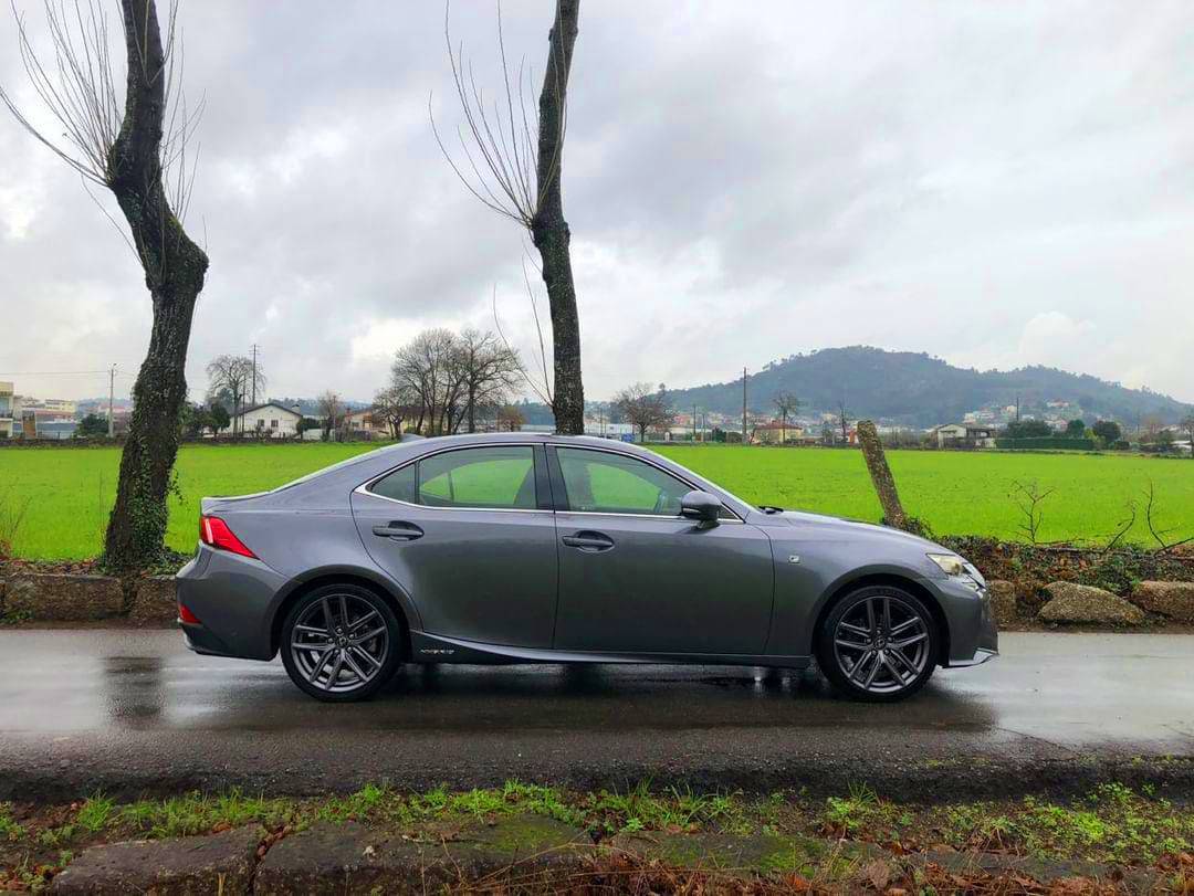 lexus-is-2015-hibrido-a-gasolina-2494cc