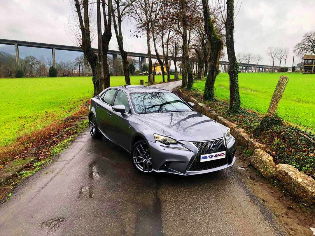 lexus-is-2015-hibrido-a-gasolina-2494cc