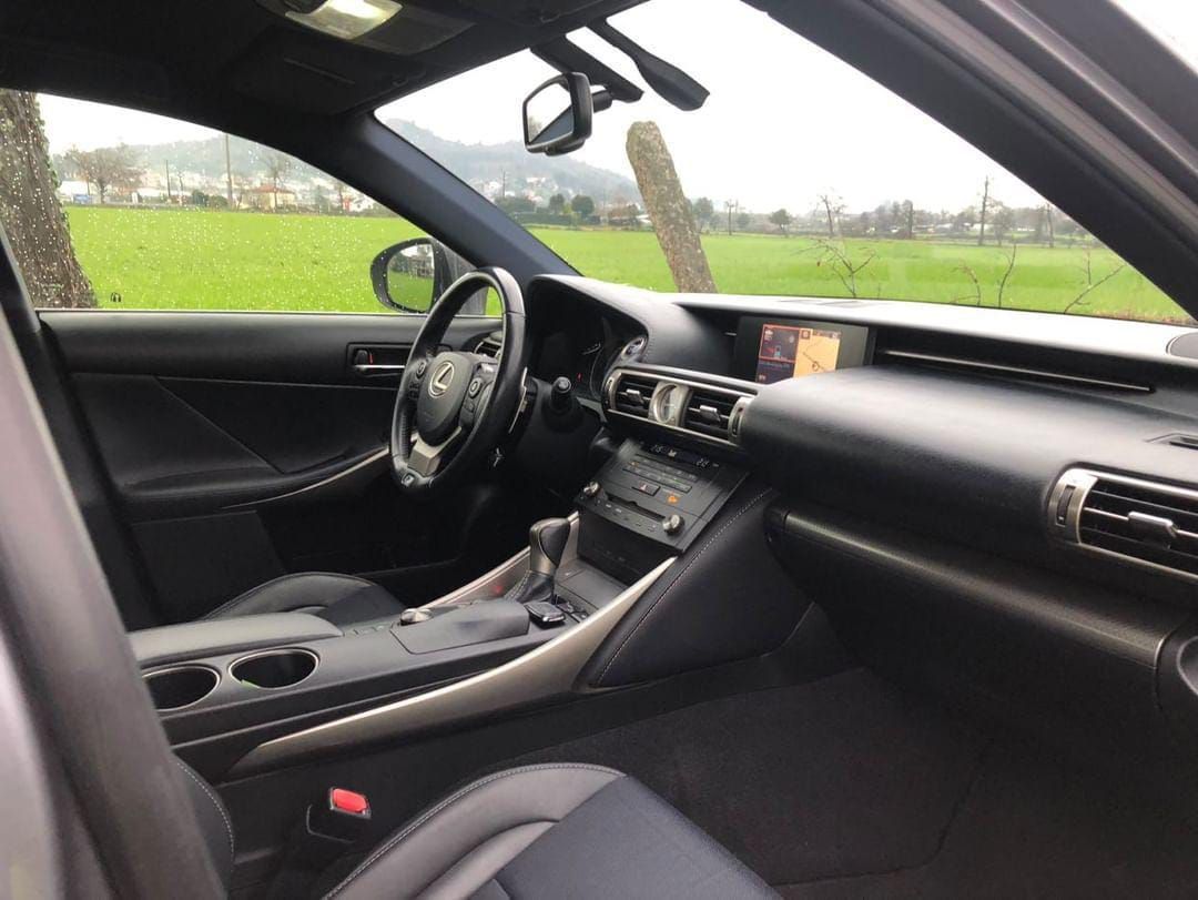 lexus-is-2015-hibrido-a-gasolina-2494cc