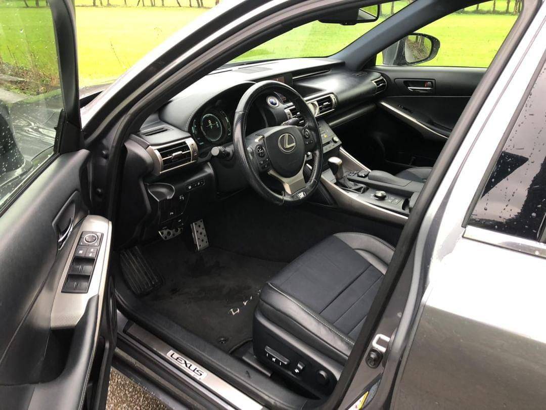 lexus-is-2015-hibrido-a-gasolina-2494cc