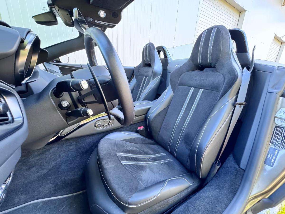aston-martin-vantage-roadster-2022-gasolina-3982cc