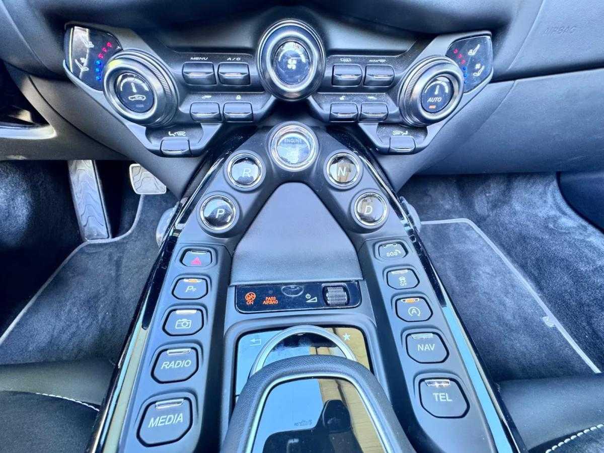 aston-martin-vantage-roadster-2022-gasolina-3982cc