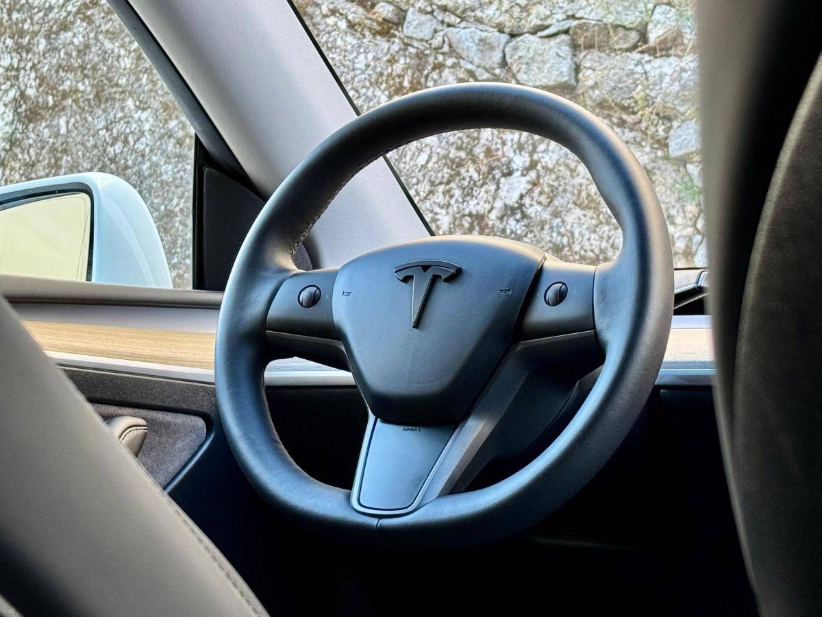 tesla-model-y-2023-eletrico-500cc
