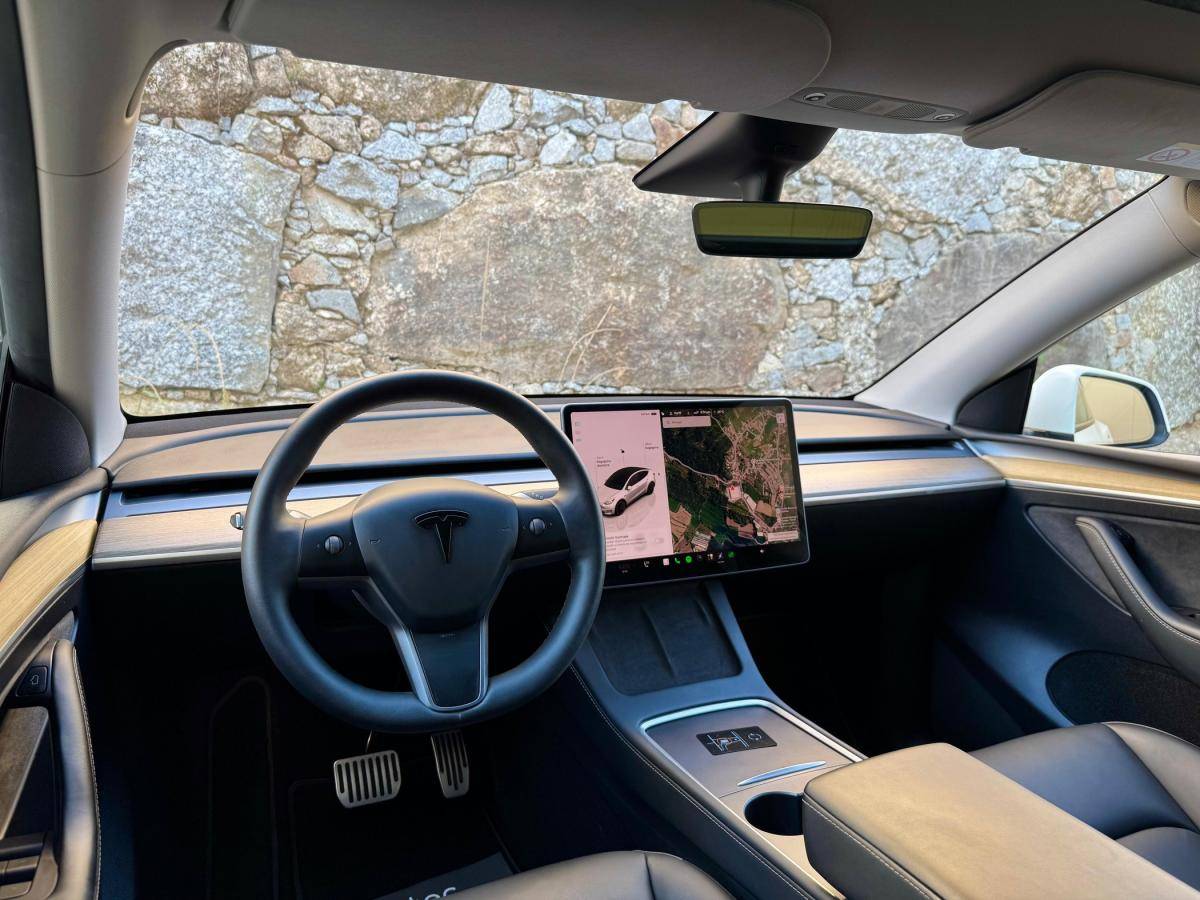 tesla-model-y-2023-eletrico-500cc