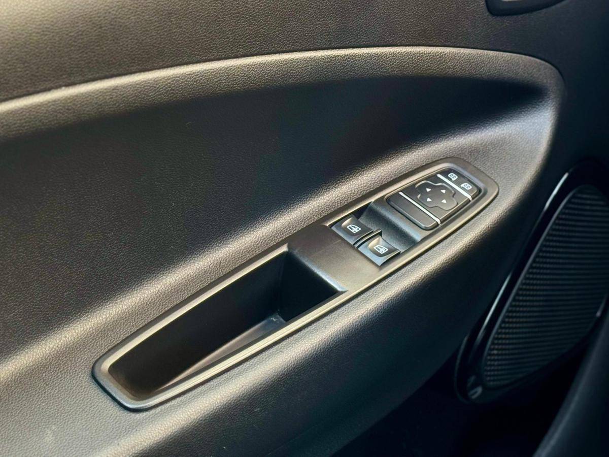 renault-zoe-2021-eletrico-0cc