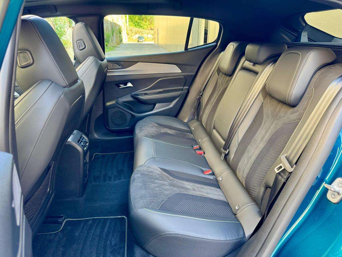 peugeot-408-2022-gasolina-1199cc