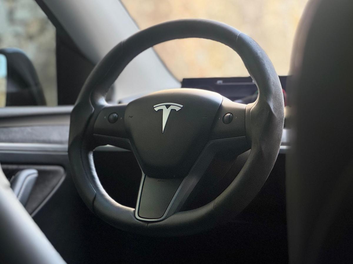 tesla-model-y-2023-eletrico-500cc