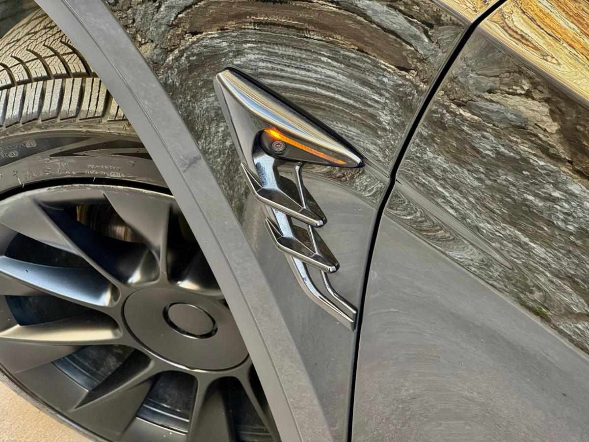 tesla-model-y-2023-eletrico-500cc