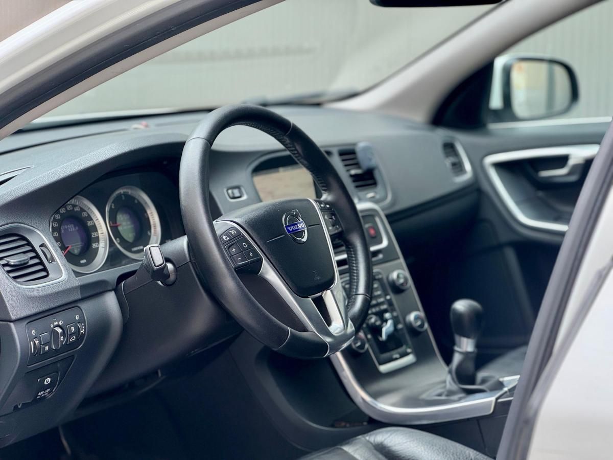 volvo-v60-2012-diesel-1560cc