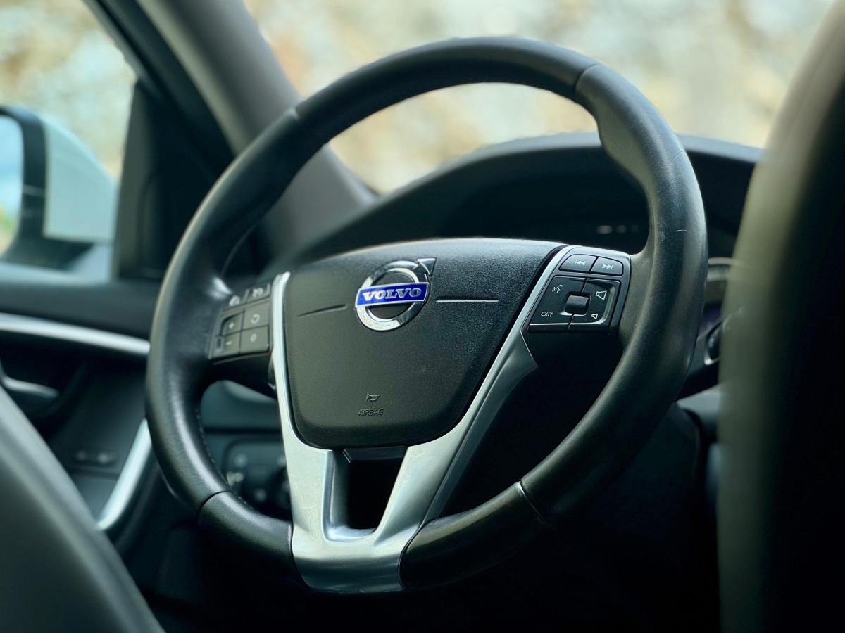 volvo-v60-2012-diesel-1560cc