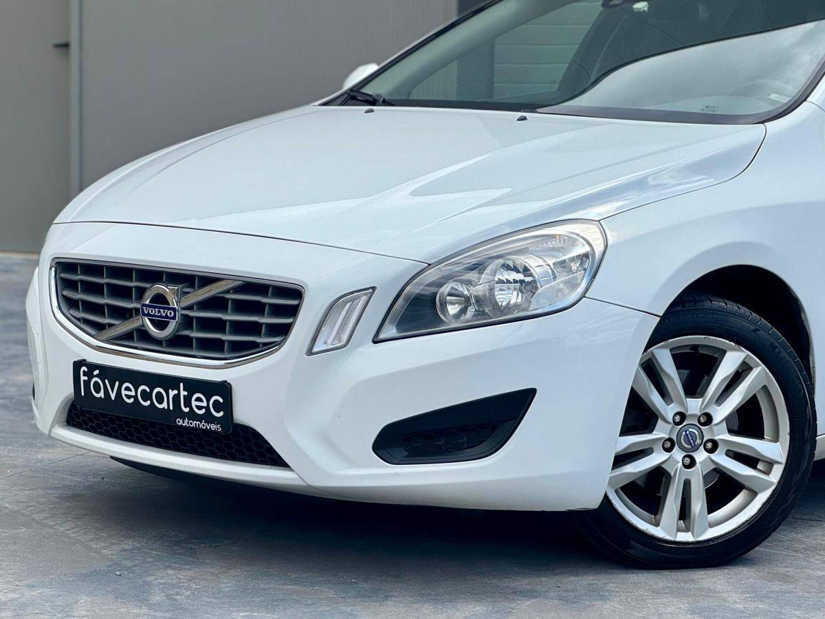 volvo-v60-2012-diesel-1560cc