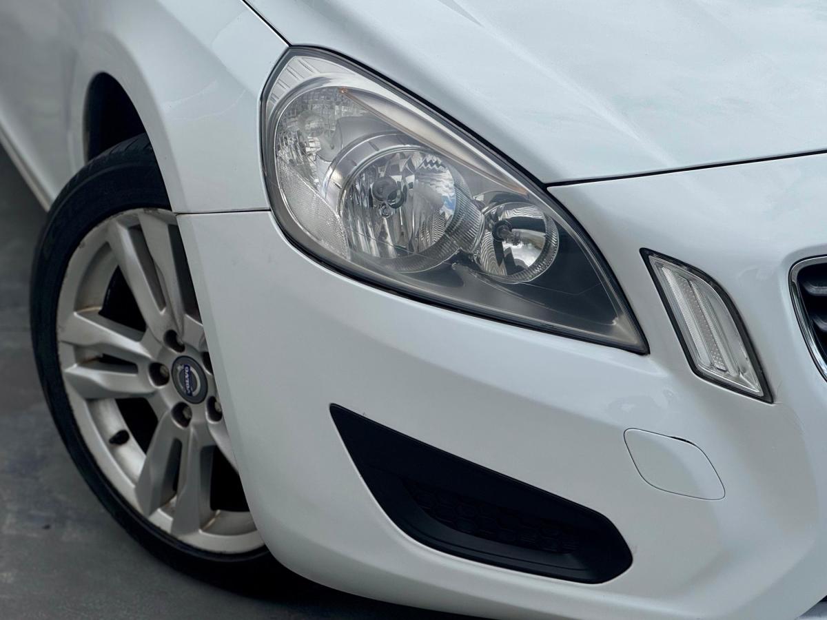volvo-v60-2012-diesel-1560cc