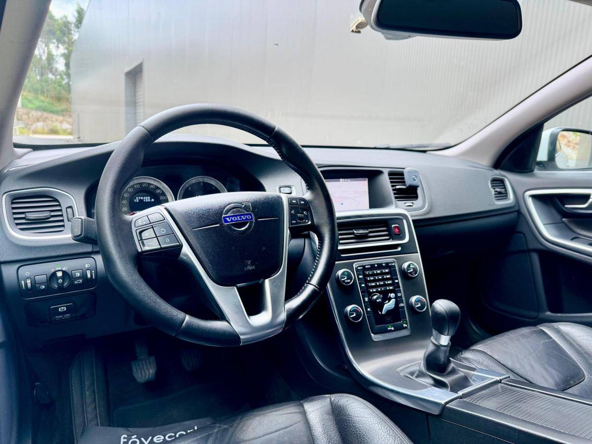 volvo-v60-2012-diesel-1560cc