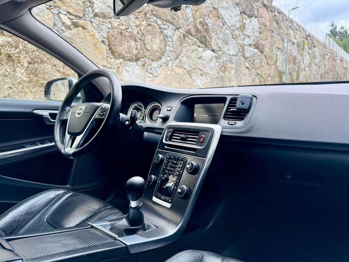 volvo-v60-2012-diesel-1560cc
