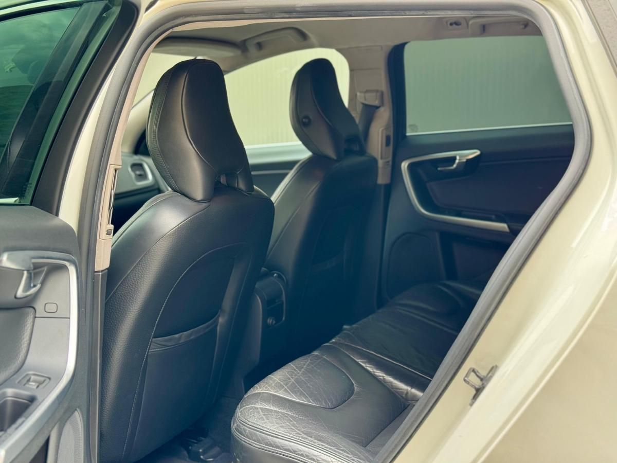 volvo-v60-2012-diesel-1560cc