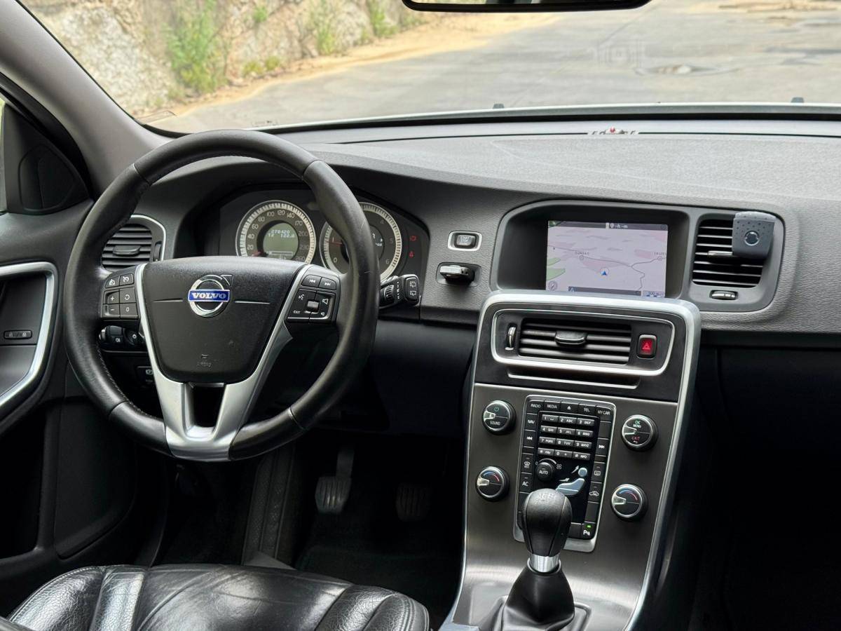 volvo-v60-2012-diesel-1560cc