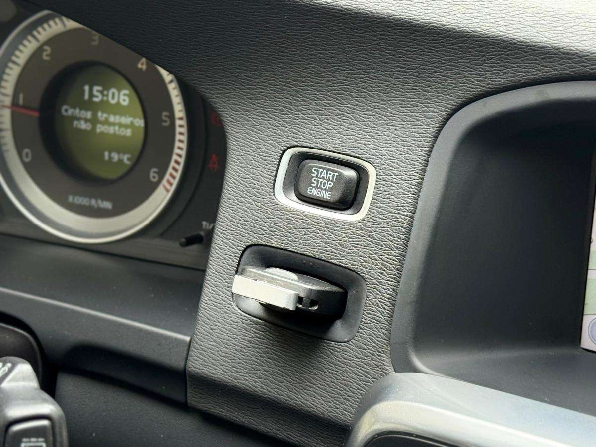 volvo-v60-2012-diesel-1560cc