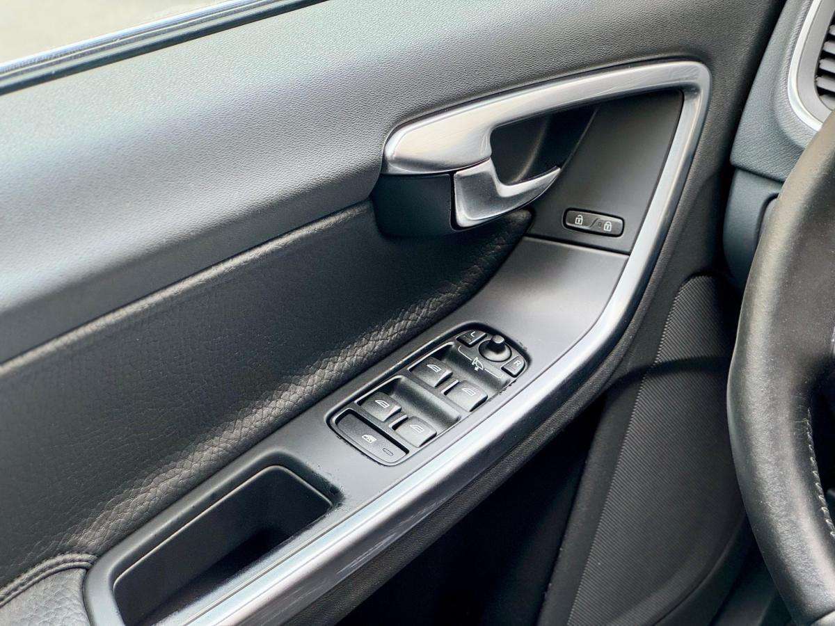 volvo-v60-2012-diesel-1560cc