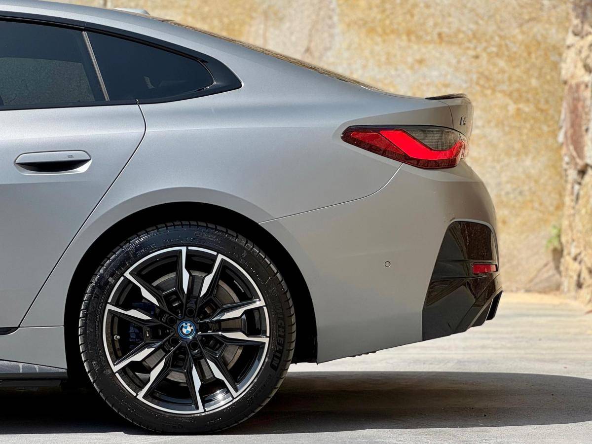 bmw-i4-2024-eletrico-0cc