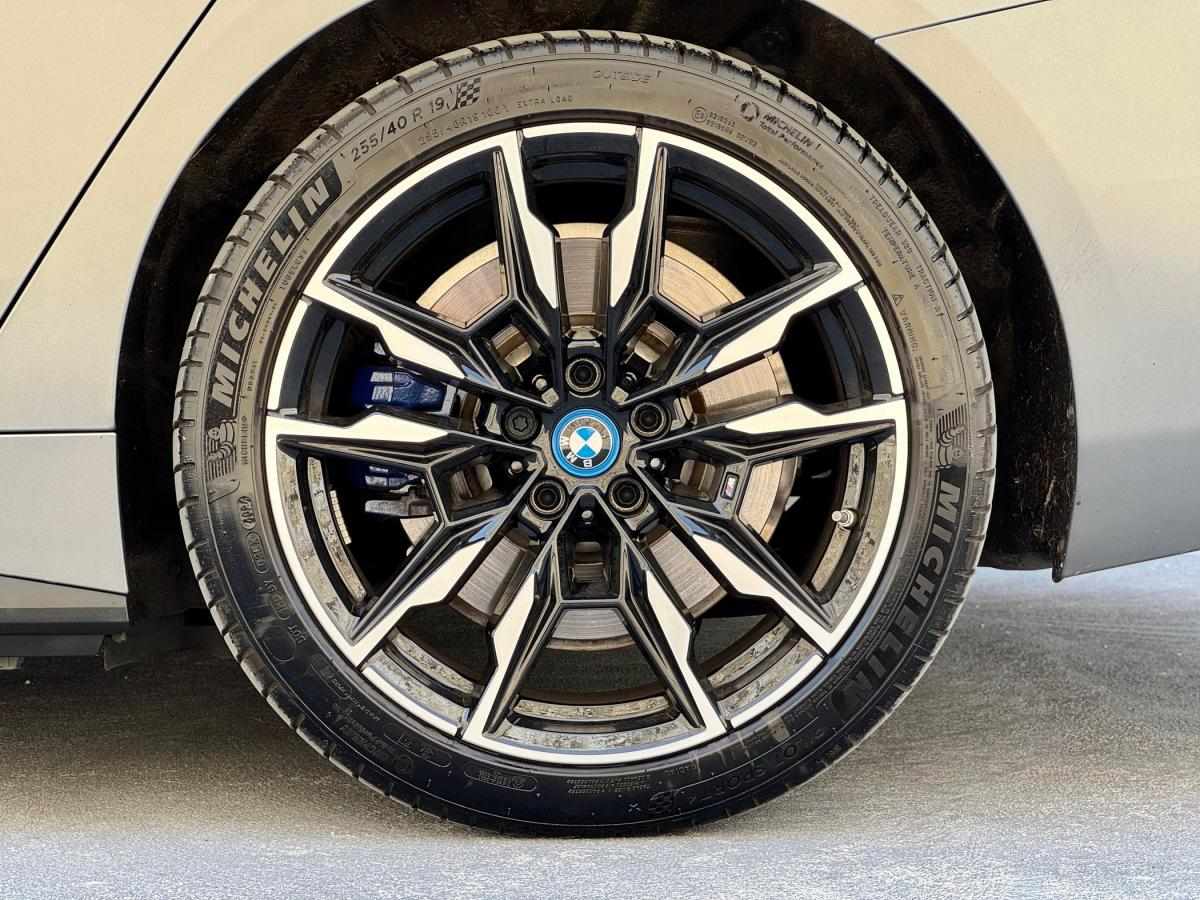 bmw-i4-2024-eletrico-0cc