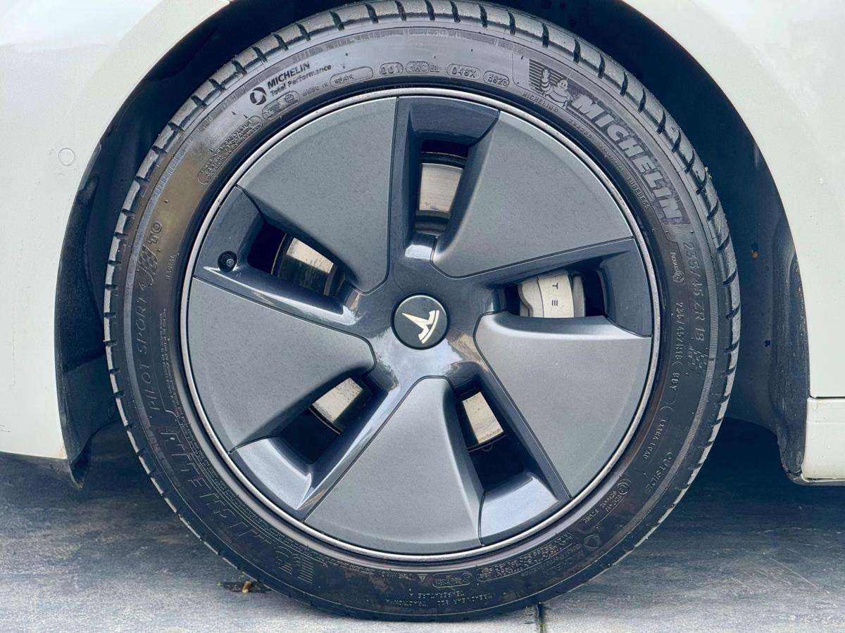 tesla-model-3-2023-eletrico-500cc