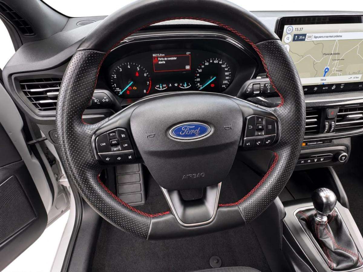 ford-focus-2023-hibrido-999cc