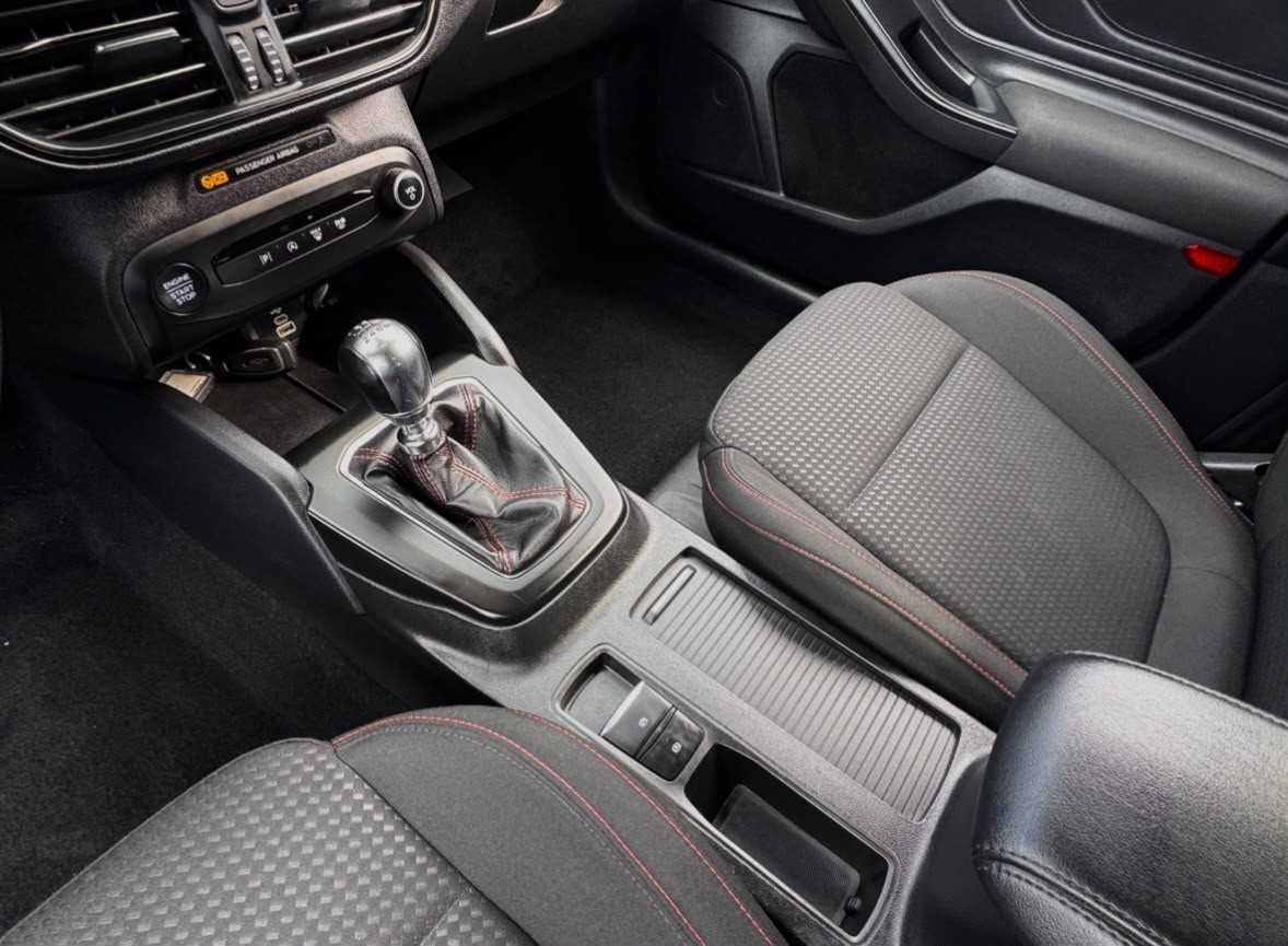 ford-focus-2023-hibrido-999cc